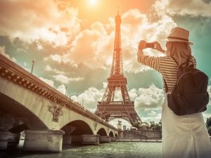 Chica viaja por París